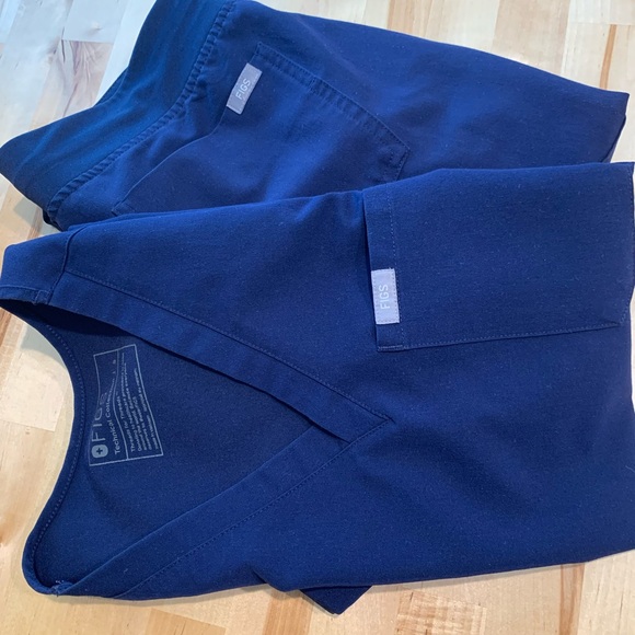 Figs Technical Collection in Deep Blue - Picture 1 of 4